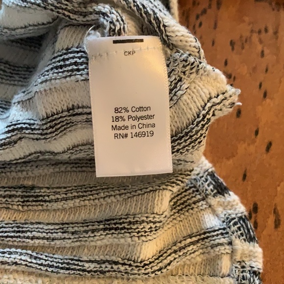 Cropped knit hoodie size Small - Picture 3 of 3